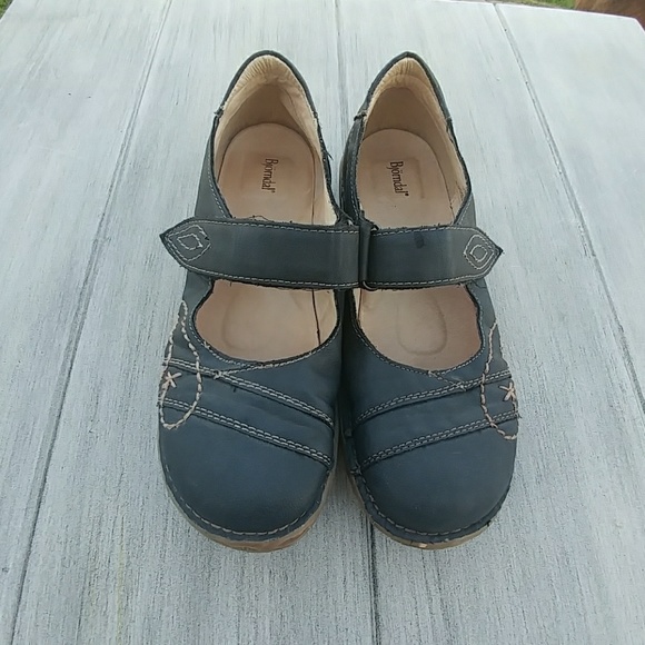 Bjorndal Shoes - Bjorndal "Cruncher" Mary Janes. Pre loved.
